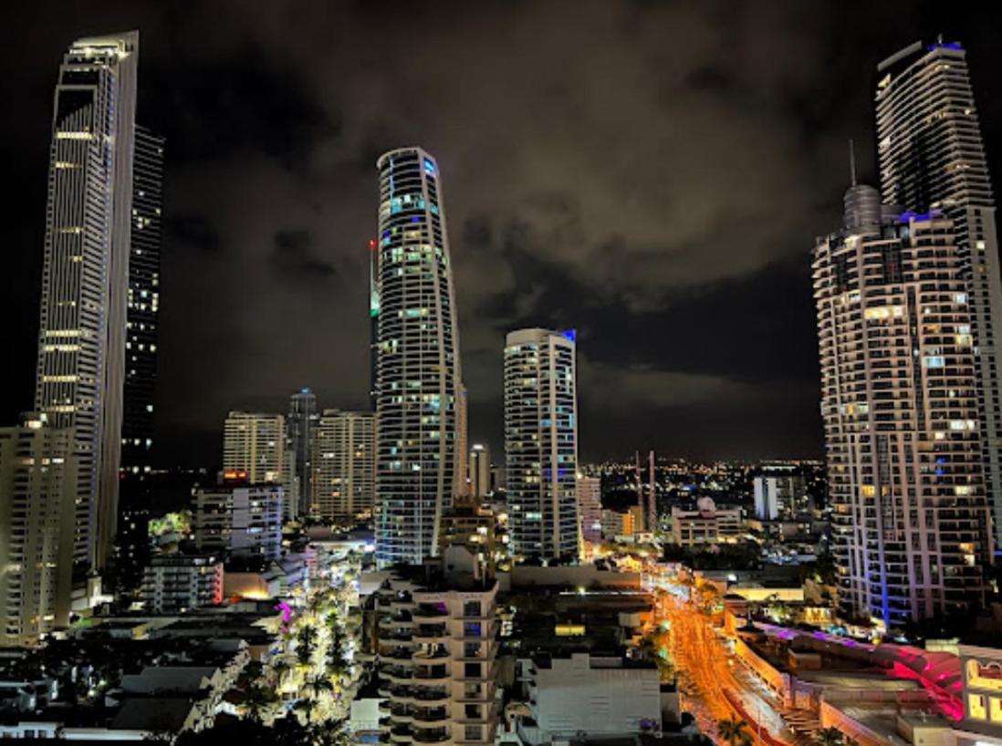 Luxury Apartment & Ocean View In Surfers Paradise Gold Coast Buitenkant foto